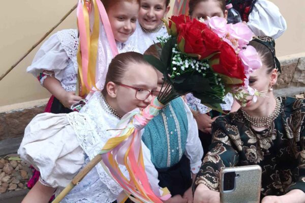 Messenger_creation_f006c530-2487-42af-9e3c-783add09f902